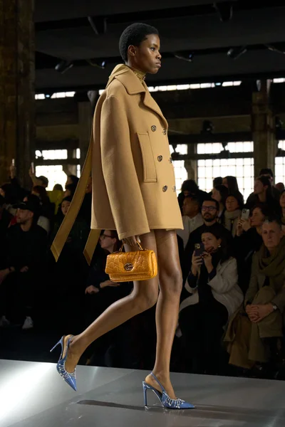 Look 48